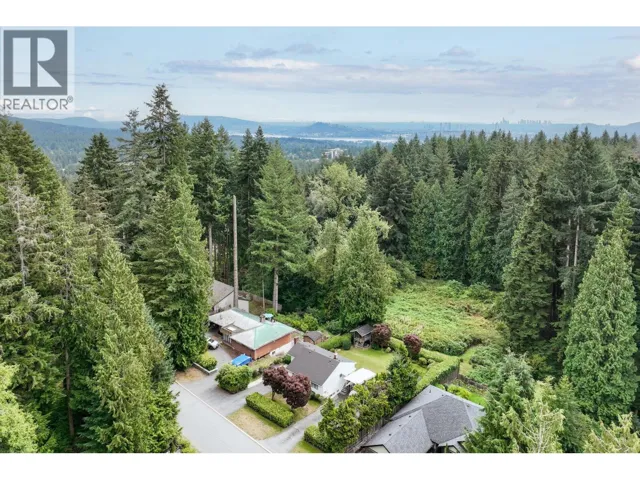 741 WELLINGTON DRIVE, North Vancouver, British Columbia V7K1K8