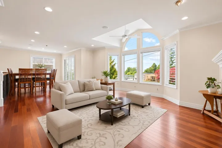 952 KENT STREET, White Rock, British Columbia V4B4T1