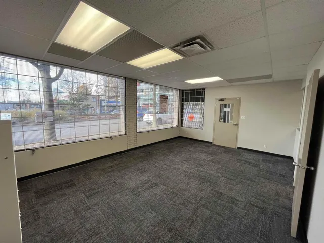 102 10706 KING GEORGE BOULEVARD, Surrey, British Columbia V3T2X3