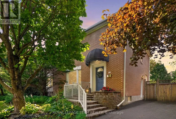 12 LENORE PLACE, Ottawa, Ontario K1L7X9