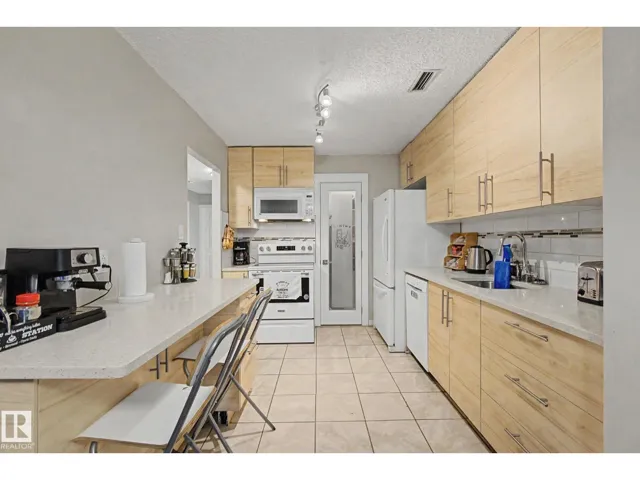 3111 142 AV NW, Edmonton, Alberta T5Y2H6