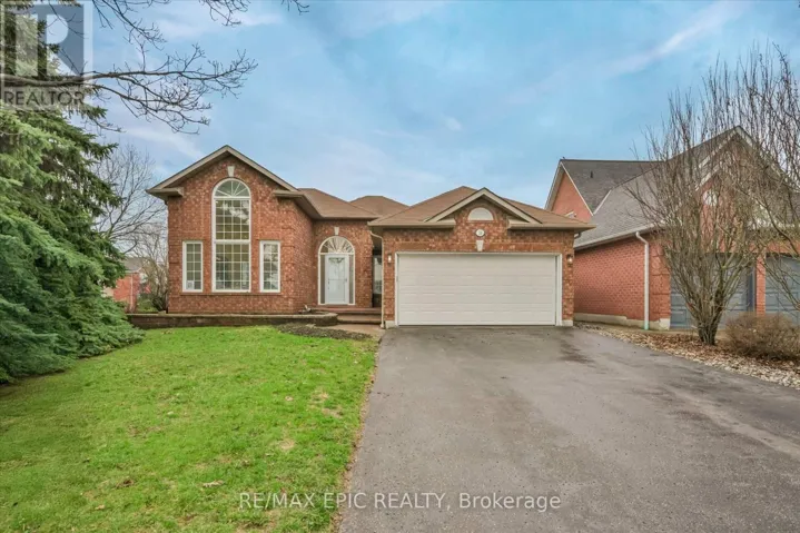 33 EMMETT PLACE, Whitby (Pringle Creek), Ontario L1R2B4