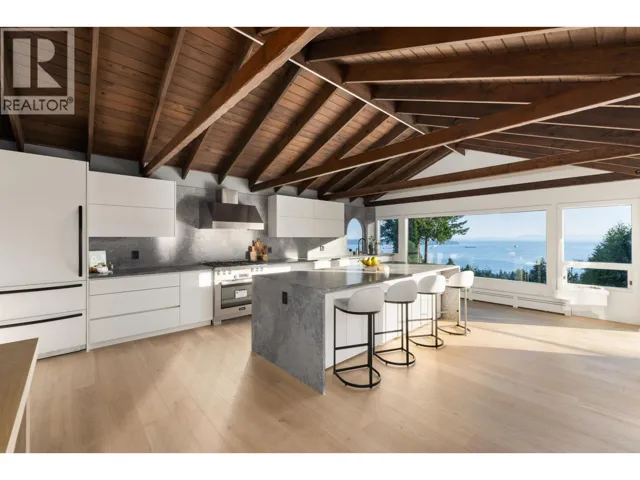 2235 CHAIRLIFT ROAD, West Vancouver, British Columbia V7S2T4