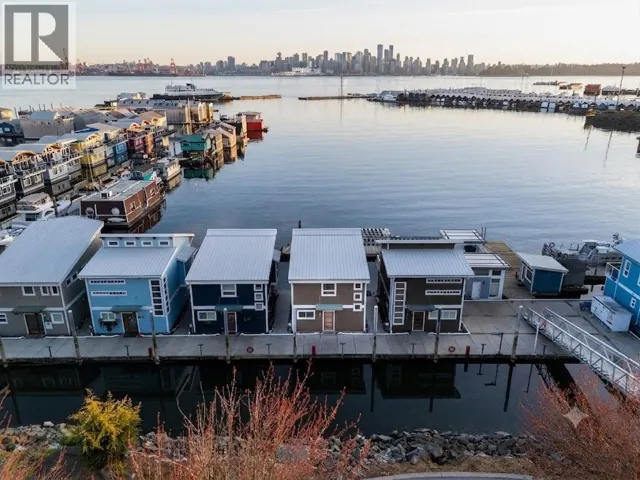FRSL17 415 W ESPLANADE AVENUE, North Vancouver, British Columbia V7M1A6