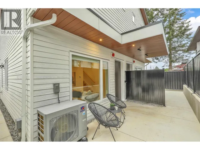 1 3183 GRAVELEY STREET, Vancouver, British Columbia V5K3K7