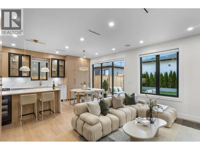 2 165 E 45TH AVENUE, Vancouver, British Columbia V5W1W8