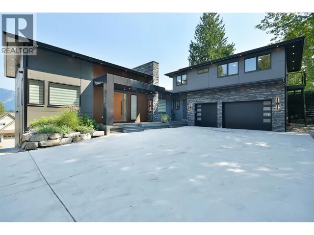 6553-6555 N GALE AVENUE, Sechelt, British Columbia V7Z0L1