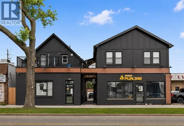 976 HOWARD AVENUE, Windsor, Ontario N9A1S5