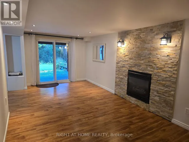 20 LIPPINCOTT COURT, Richmond Hill (North Richvale), Ontario L4C7M4