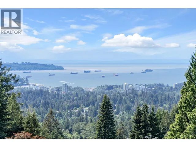 3961 ST. ALBANS AVENUE, North Vancouver, British Columbia V7N1S9