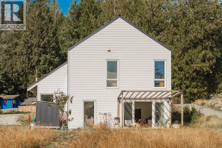 3477 SPRUCE ROAD, Roberts Creek, British Columbia V0N2W2