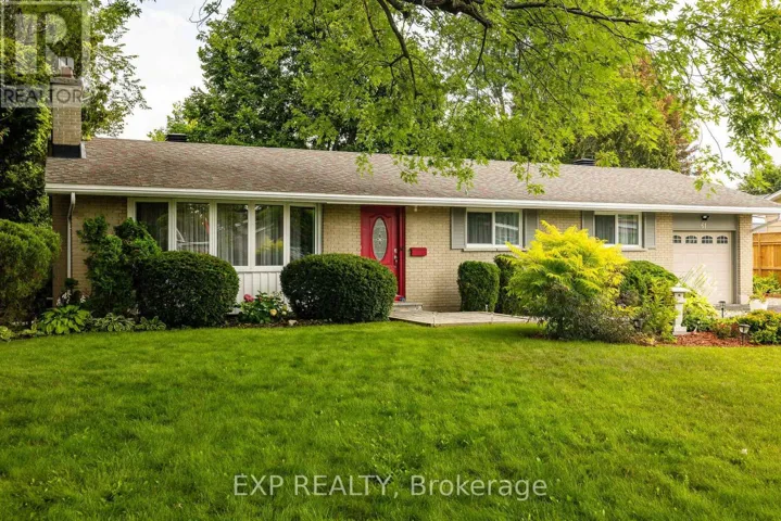 61 RIDGEFIELD CRESCENT, Ottawa, Ontario K2H6S6