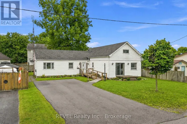 42 WILDWOOD ROAD, St. Catharines (Port Weller), Ontario L2M6Z8