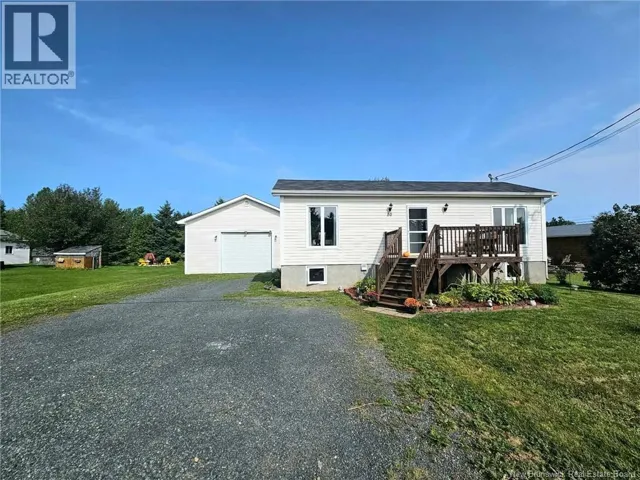 80 rue de la Gare, Pointe-Verte, New Brunswick E8J2Z1