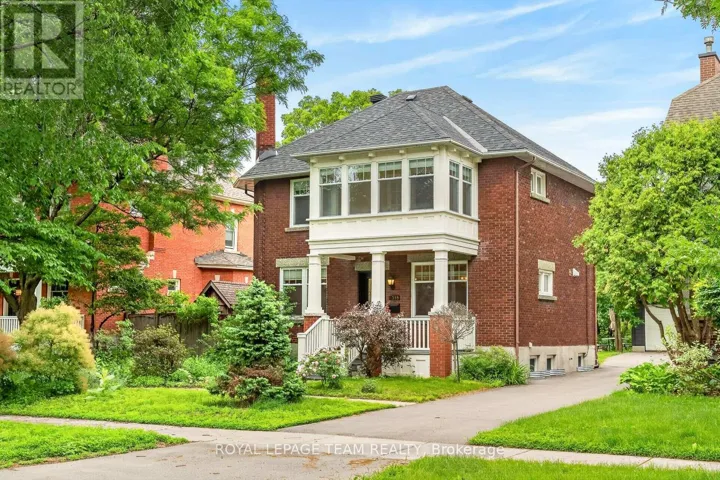 318 CLEMOW AVENUE, Ottawa, Ontario K1S2B8