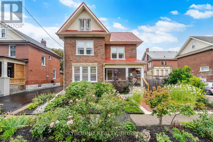 27 ROWE STREET, Oshawa (Central), Ontario L1H5P4