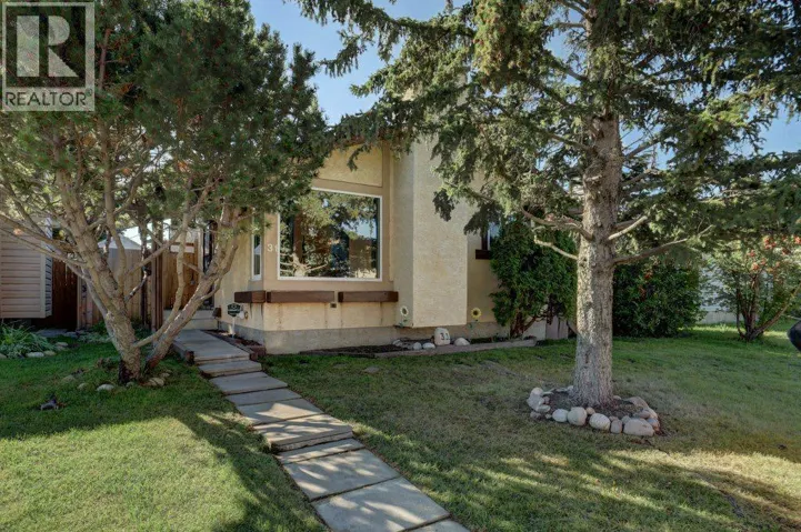 31 Castledale Way NE, Calgary, Alberta T3J1X6