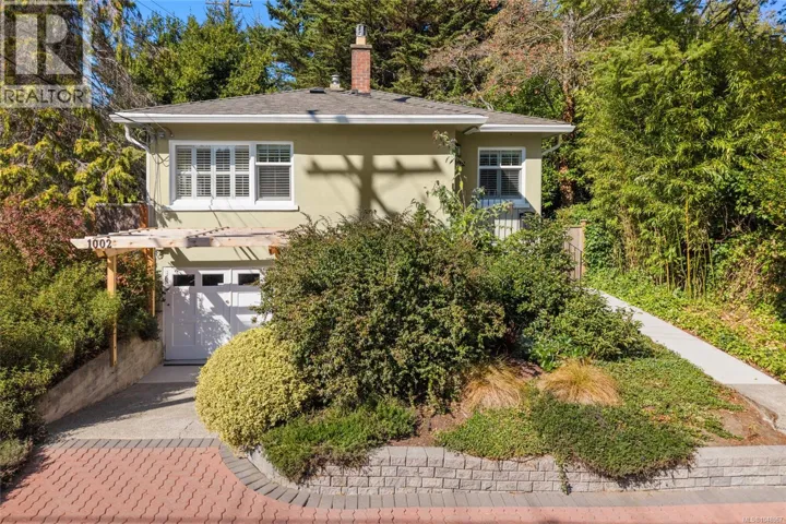 1002 Walema Ave, Saanich, British Columbia V8Y1N6