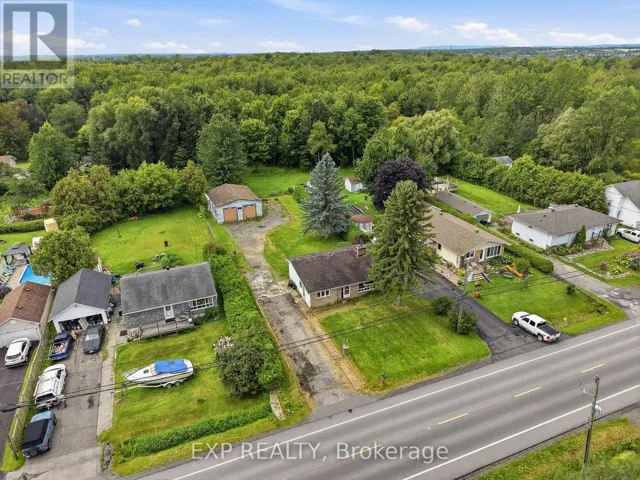 2498 MER BLEUE ROAD, Ottawa, Ontario K4B1H9