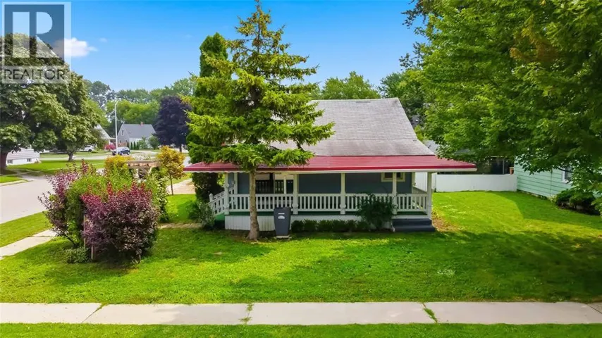 641 MAPLE AVENUE, Sarnia, Ontario N7T4H7