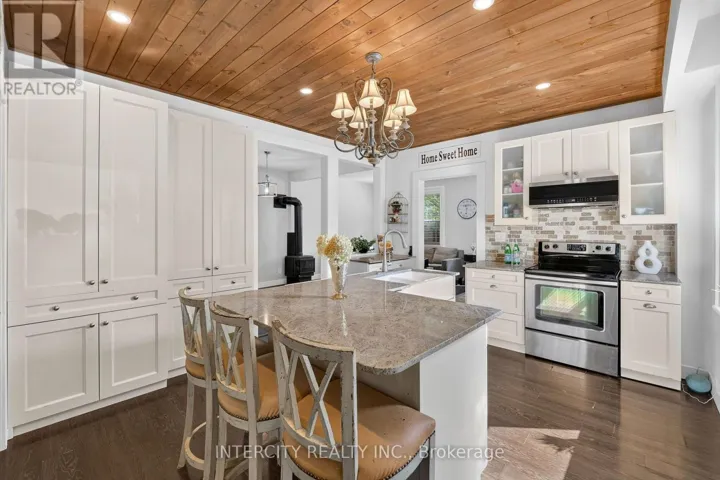 98 ESSA STREET, Bradford West Gwillimbury (Bradford), Ontario L3Z1P4