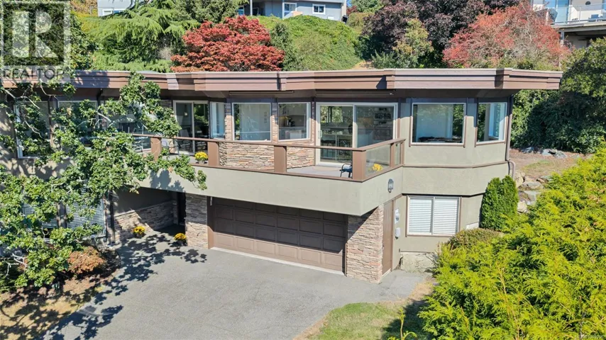 874 Kentwood Lane, Saanich, British Columbia V8Y3C6