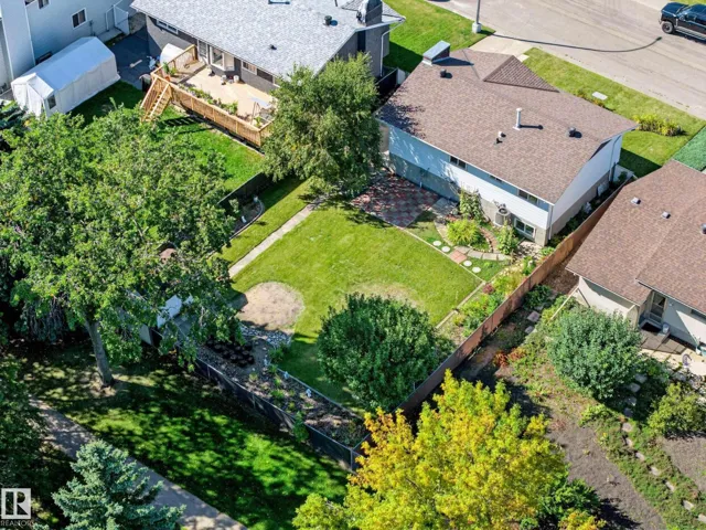 2911 83 ST NW, Edmonton, Alberta T6K3A4