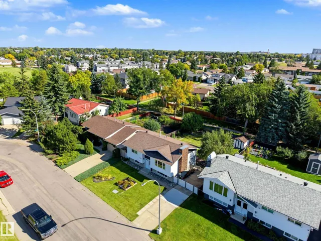 2911 83 ST NW, Edmonton, Alberta T6K3A4