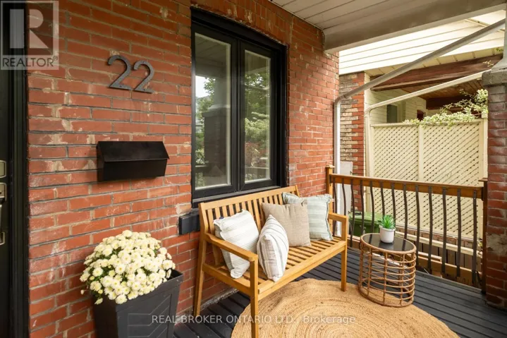 22 STEPHENSON AVENUE, Toronto (East End-Danforth), Ontario M4C1G1