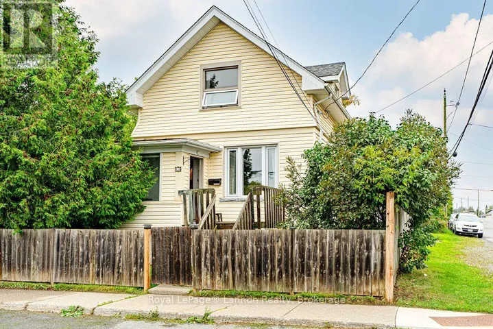 138 COLLEGE STREET, Thunder Bay (College Heights), Ontario P7A5J5