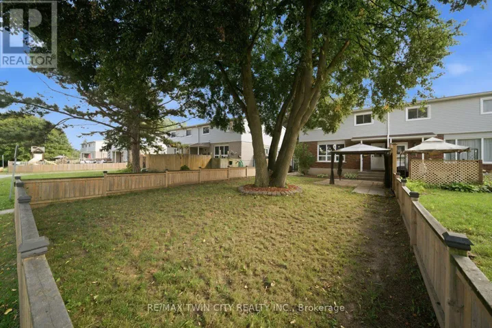 7- 63 METCALIFE, UNIT C METCALFE CRESCENT, Vaughan (Kleinburg), Ontario N3R2L7
