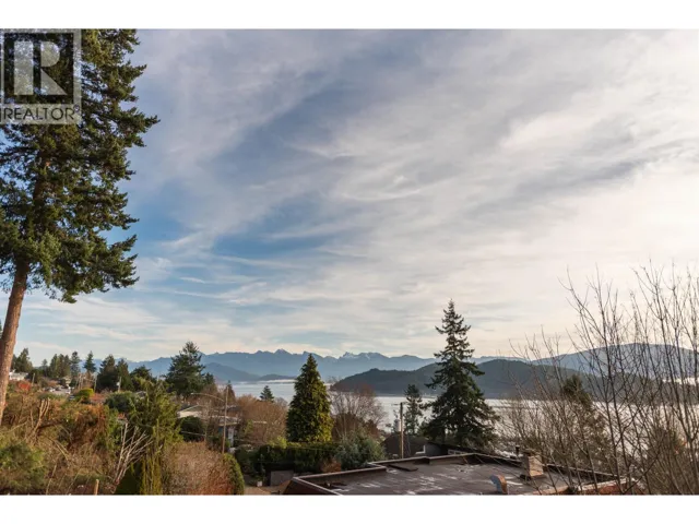 476 ABBS ROAD, Gibsons, British Columbia V0N1V8