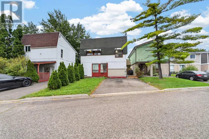 7 GRAND RIVER COURT, Brampton (Northgate), Ontario L6S2J8
