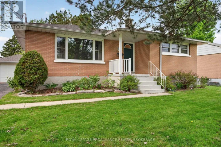 32 LENNOX STREET, Kingston (City SouthWest), Ontario K7M4S2
