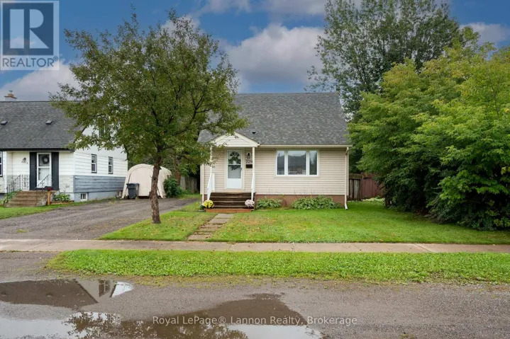 2218 ISABELLA STREET E, Thunder Bay (Green Acres), Ontario P7E5C6