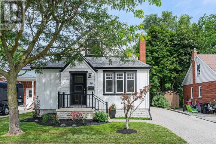 38 ROSLIN AVENUE S, Waterloo, Ontario N2L2P8