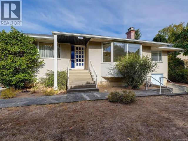 3896 Hobbs St, Saanich, British Columbia V8N4C9