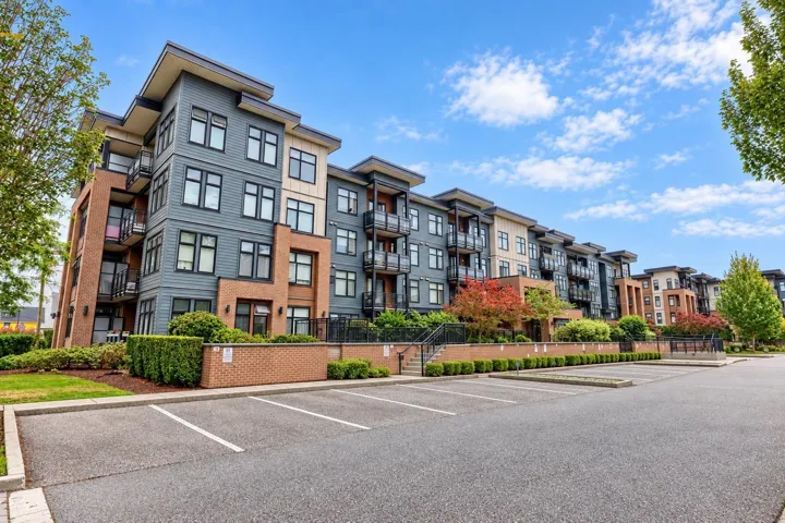 214 20078 FRASER HIGHWAY, Langley, British Columbia V3A0J2