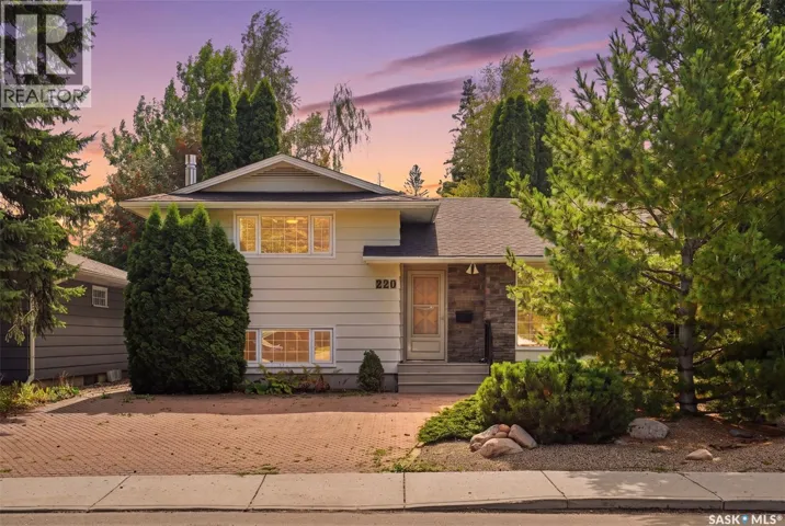 220 Garrison CRESCENT, Saskatoon, Saskatchewan S7H2Z8