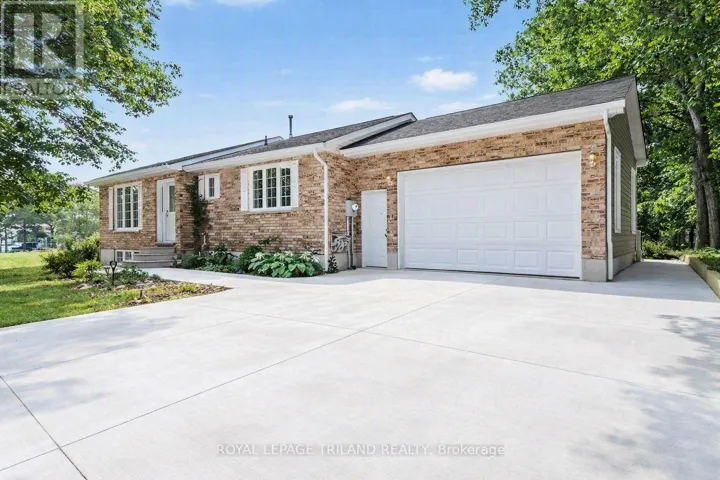 10234 JULIE AVENUE, Lambton Shores, Ontario N0M1T0