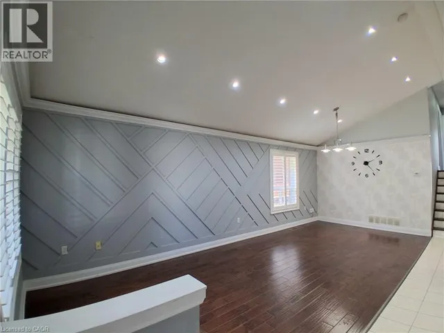 50 SHADETREE Crescent, Hamilton, Ontario L8J3X1