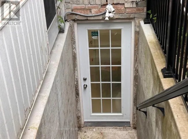 BASEMENT - 6 ROEHAMPTON CRESCENT W, Brampton (Brampton South), Ontario L6Y2R4