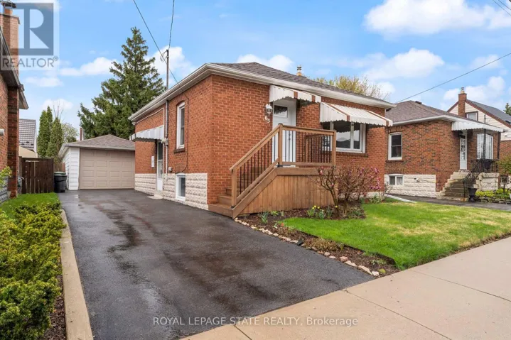 MAIN FLOOR - 65 EAST 11TH STREET, Hamilton (Inch Park), Ontario L9A3T3