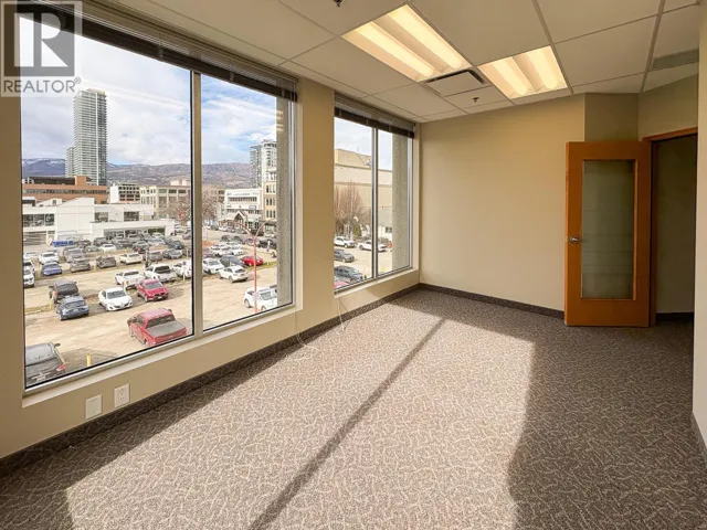1674 Bertram Street Unit# 302, Kelowna, British Columbia V1Y9G4