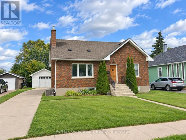 251 FRANCIS STREET W, Thunder Bay (Westfort), Ontario P7C4C1