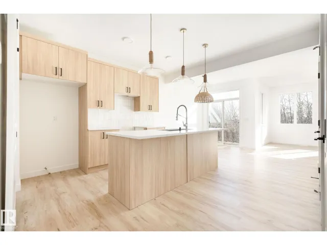 8253 KIRIAK LO SW, Edmonton, Alberta T6W5S2