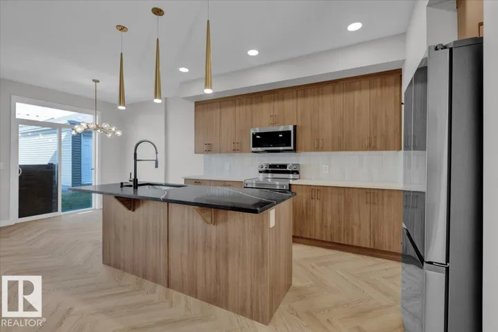 8310 Kiriak LO SW, Edmonton, Alberta T6W5S2