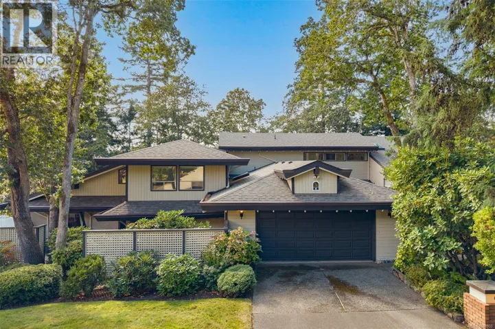 6 909 Carolwood Dr, Saanich, British Columbia V8X3T9