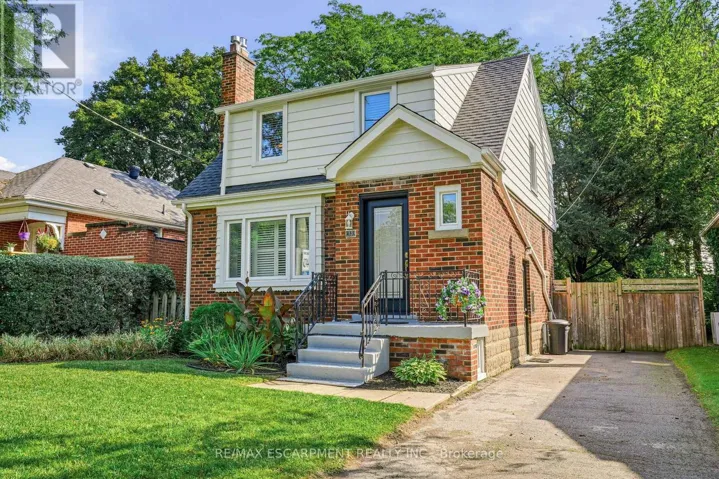 13 ALLAN AVENUE, Hamilton (Dundas), Ontario L9H4N7
