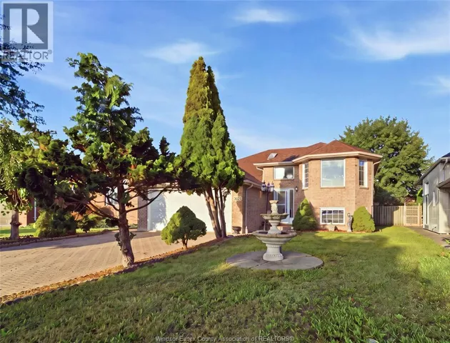 3025 KENILWORTH, Windsor, Ontario N9E4M1
